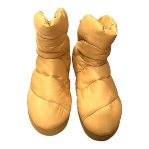 New warm and cozy Piume Studio Luna ankle Boots, camel color , size 38, us 7.5